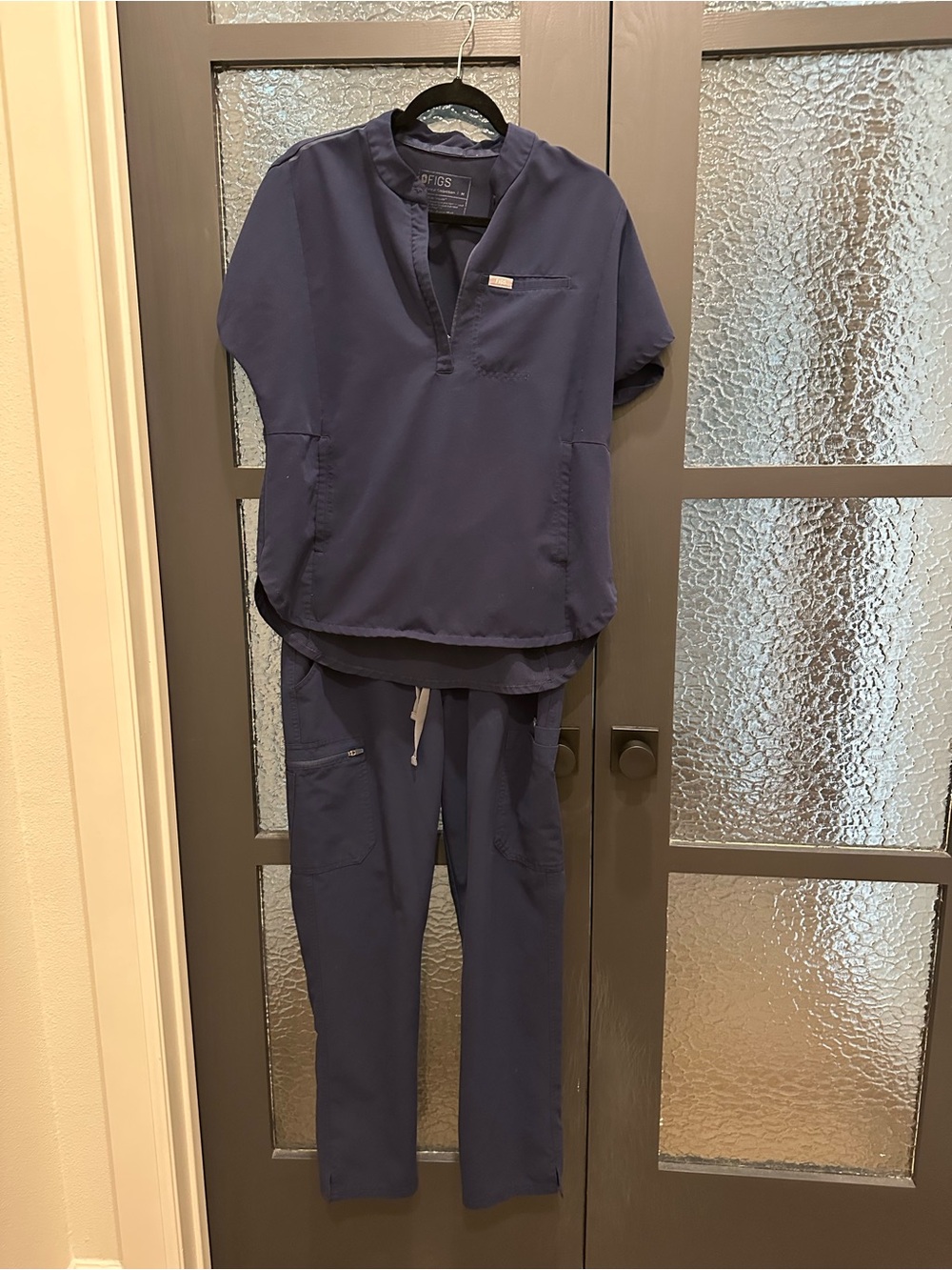 FIGS Navy Scrub Set Montex Top + Yola Pants Women’s Medium